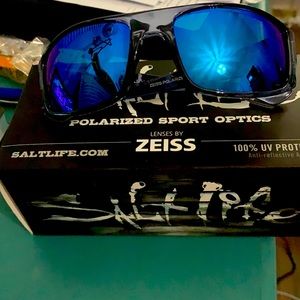 NWT SALT LIFE UV POLARIZED SUNGLASSES 😎 AWESOME